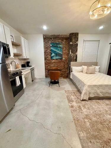 a large bedroom with a bed and a kitchen at Park Hotel Studio Suite 207 in Chattanooga