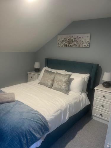 a bedroom with a bed with white sheets and pillows at Peter's Loft in Melbourne Bridge