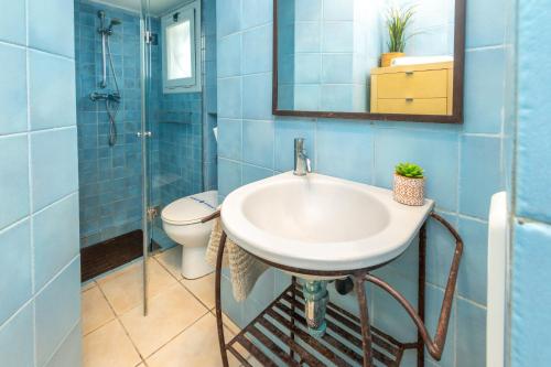 a bathroom with a sink and a toilet at A pie de Playa, Casa de Pescadores en Calella in Calella de Palafrugell