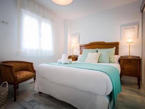Holidays2Malaga Cuarteles Premium AACC Central