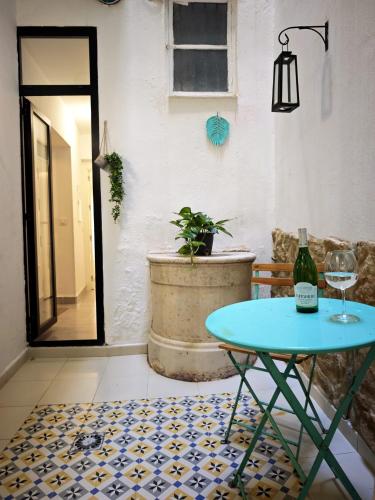 a room with a table and a wine glass at El Tesoro de Cadiz in Cádiz