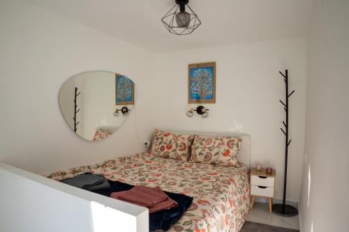 Central bright loft with balcony near old town
