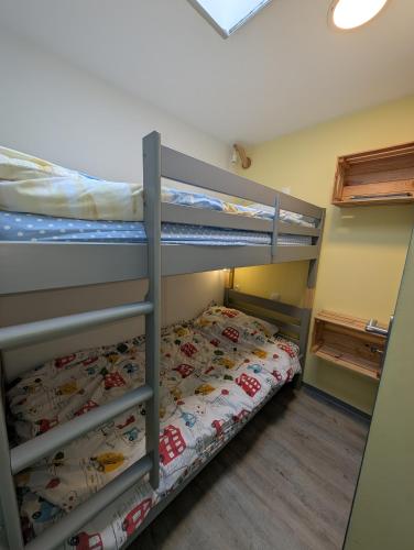 two bunk beds in a room with a bed at La vague in Camiers