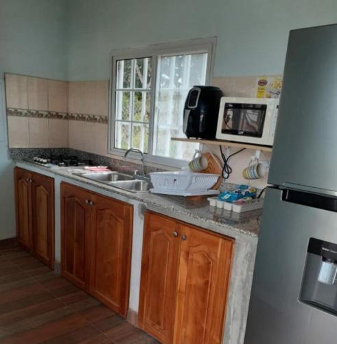 Η κουζίνα ή μικρή κουζίνα στο Villa Daisy