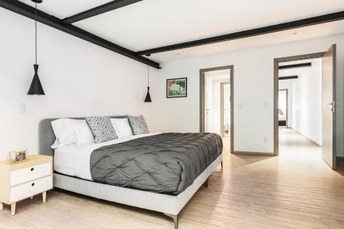 a bedroom with a large bed in a room at Uppermost 3BR, Gym, Roofgarden. Socrates in Mexico City