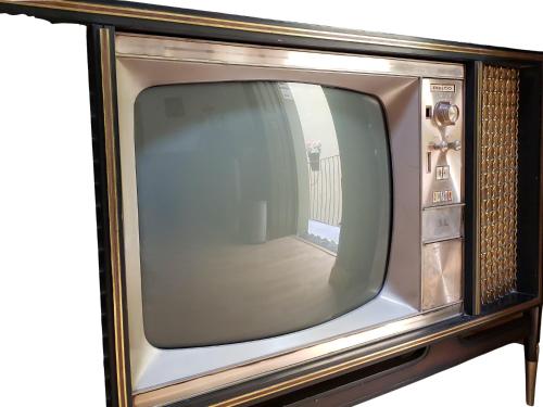 an old television with a reflection of a room at Aroma Hotel in Puebla