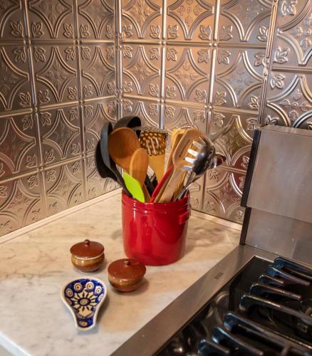 a can of utensils on a counter next to an oven at Berkshire House Stay in Lee