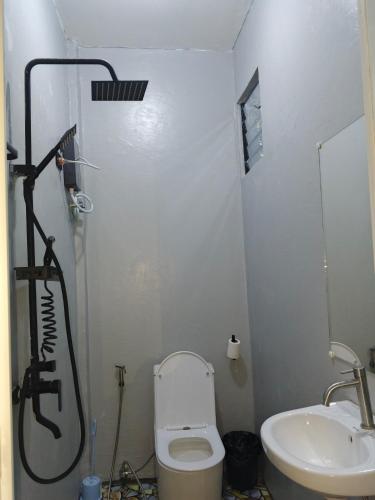 a bathroom with a shower and a toilet and a sink at LIBYA's Guesthouse in San Juan