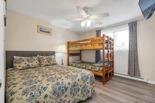 a bedroom with a bunk bed and a window at Condo Ideal location Ski, Shop, Hike in Conway