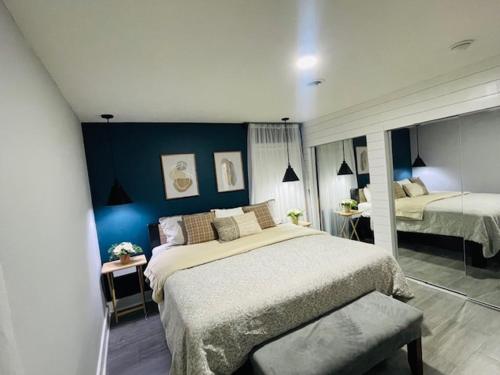 a bedroom with two beds and a blue wall at Beautiful house in Augusta in Augusta
