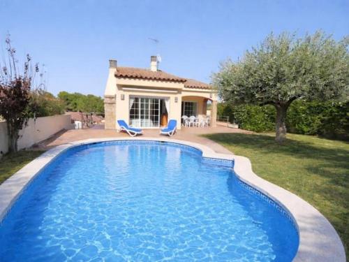 Casa espaciosa con jardín y piscina privada en L'Escala - HISP-7-82