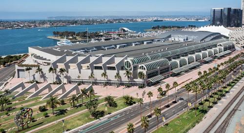 an overhead view of a large building with palm trees at Free Parking Loft Suite Walk to Conv Center in San Diego