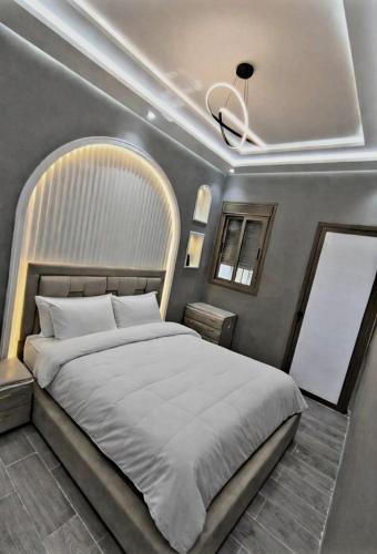 a bedroom with a large bed in a room at Massira 2 in Taza