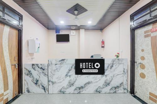 a lobby with a hotel sign on the wall at Hotel O Shri Buddheshwar Temple Lucknow in Alambagh