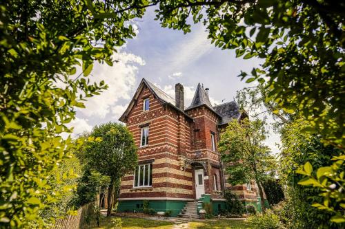 Belle Époque Villa With Hot Tub In Forges-Les-Eaux