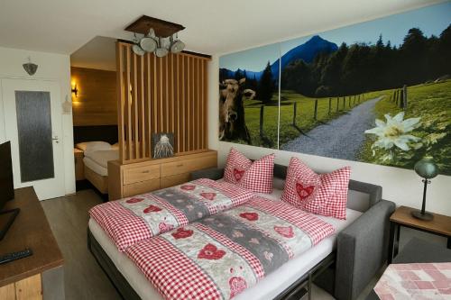 a bedroom with a bed and a painting on the wall at Apartment Rubihornblick - mit Hallenbad und Sauna in Bolsterlang