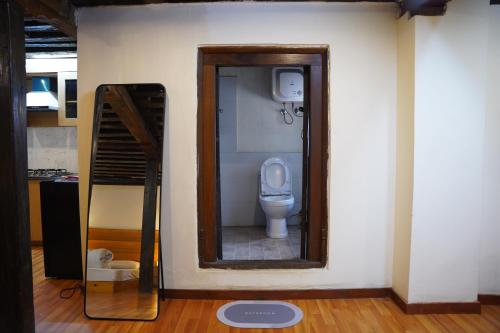 Bilik mandi di Patan Hideaway