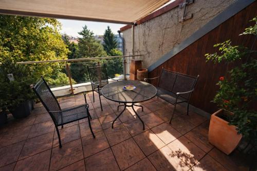 Romantisches Dach-Loft im Zentrum mit Terasse I 100qm I Self Checkin