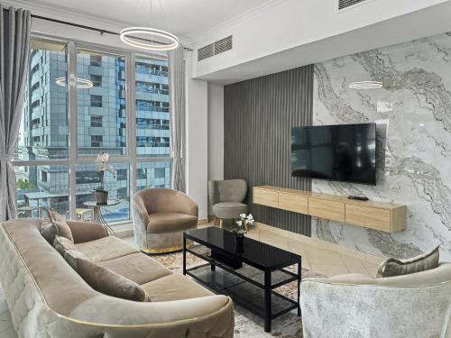 Cozy 2BR l Marina l Steps to Beach l Balcony l Pool