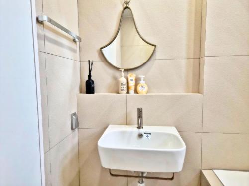 a bathroom with a sink and a mirror at Cozystay-Beomeo in Hyomoktong-Ilgu