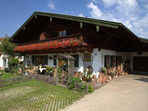 a house with flowers on the side of it at Gästehaus Barbara Schwaiger - Chiemgau Karte in Inzell