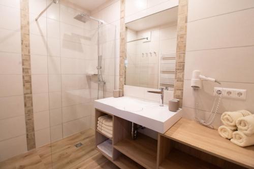 a bathroom with a sink and a mirror at Rebenhof Schwalm in Herrnbaumgarten