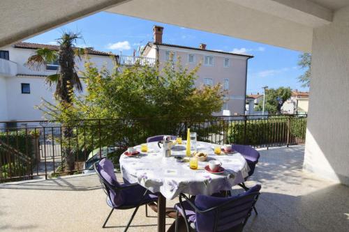 Umag flat with terrace and garden
