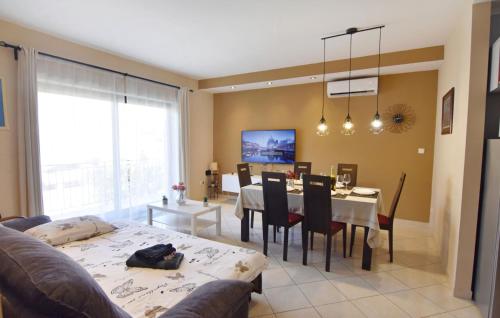 Umag flat with terrace and garden