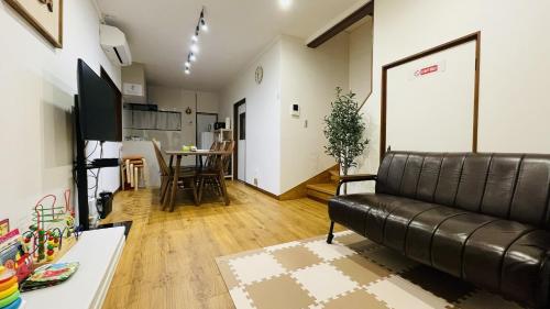 Leisure Stay Yodogawa, Near Umeda, 1 stop to JR Osaka and 3 min walk to station, Ideal for Large Group and Family, Whole House Rental 5 BR 100m2 for 12ppl max, Newly renovated Japanese and Nordic style