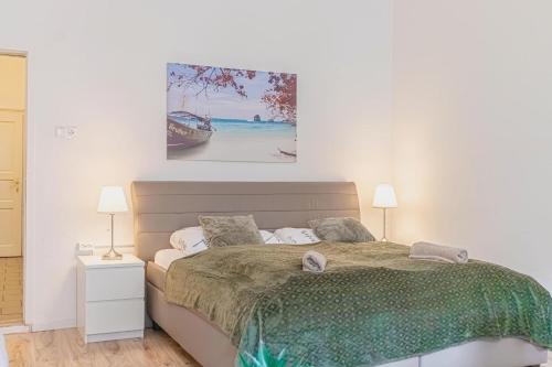 Comfy 2BR Apartment Very Central, 10-Min to Westbahnhof
