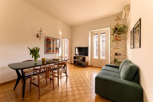 Suite Apartment Cenacolo Vinciano, Undermyname