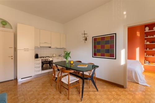 Suite Apartment Cenacolo Vinciano, Undermyname