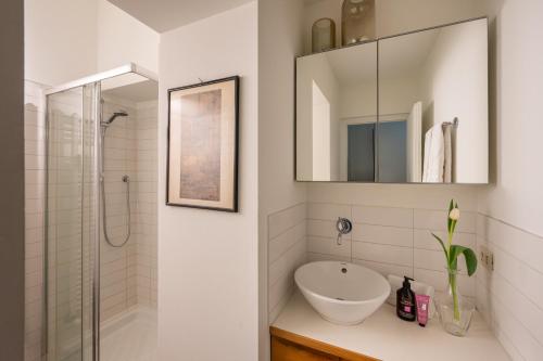 Suite Apartment Cenacolo Vinciano, Undermyname