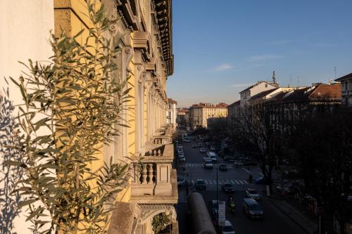 Suite Apartment Cenacolo Vinciano, Undermyname