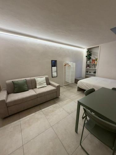 a living room with a couch and a bed at Casa Bago in Ivrea