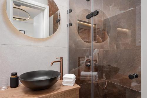 Voukourestiou Signature Suite