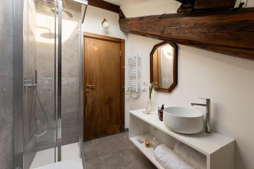 Suite Apartment Castello Sforzesco, Undermyname