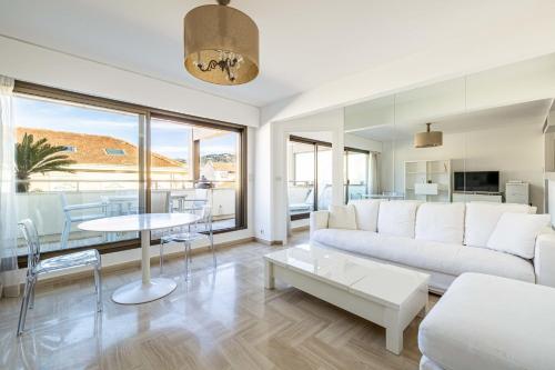64 ANTIBES - Stunning 1-bedroom with terrace at Gray d'Albion