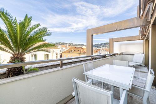 64 ANTIBES - Stunning 1-bedroom with terrace at Gray d'Albion