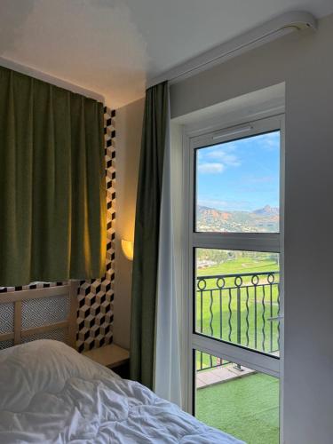 F2 VILLAGE CAP ESTEREL- Vue Montagnes et Golf- ÉQUIPEMENTS TOUT INCLUS