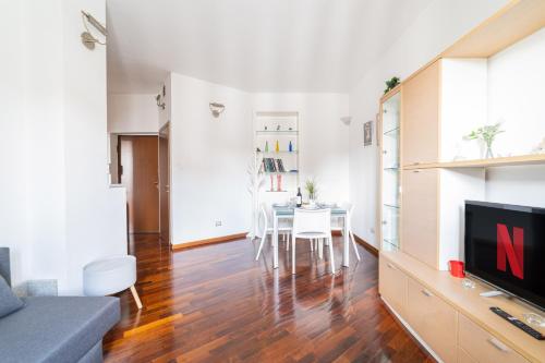 Duomo-Bocconi-Navigli Area, Elegant & Peaceful Retreat