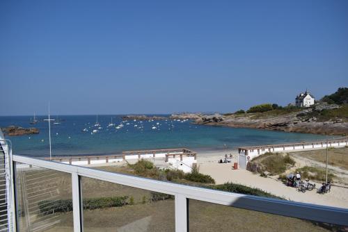 Appartement VUE SUR MER, WIFI plage de la Grève Blanche à TREGASTEL - Réf 789
