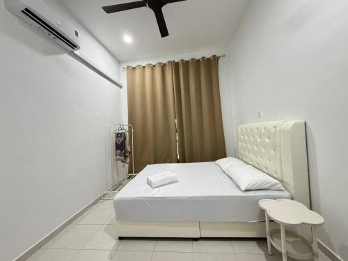 a bedroom with a bed and a ceiling fan at Homestay Aydan at Kijal Kemaman in Cukai