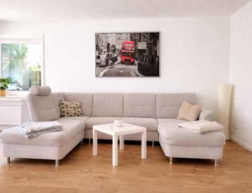 a living room with a couch and a red double decker bus at Ferienwohnung Westerwaldblick großzügige Wohlfühloase mit Terrasse in Oberelbert
