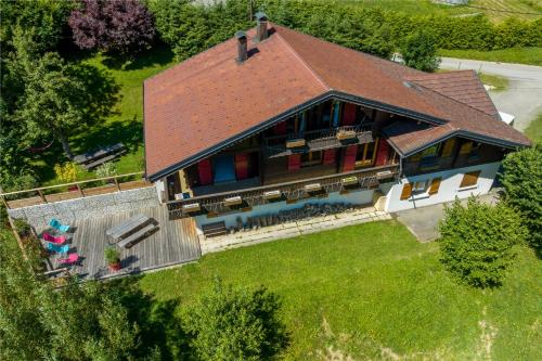 an overhead view of a house with a roof at Le Chalet des 3 Monts in Les Clefs