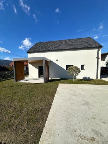 Lanina Estate