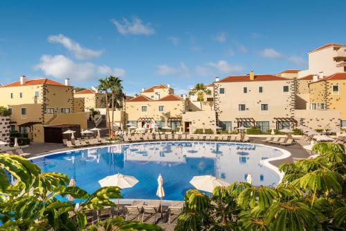 a large swimming pool with umbrellas in a resort at GF Isabel in Adeje