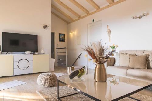 Villa Tamaris s privatnim bazenom 700m od mora