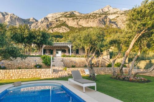 Villa Tamaris s privatnim bazenom 700m od mora