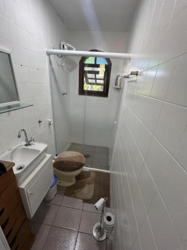a bathroom with a shower and a toilet and a sink at Chalé Gratidão - Camping Carrion - ITU in Itu